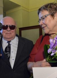 Nevidomý učitel hudby Ladislav Dohnal (na snímku s manželkou Marií) získal Cenu Olgy Havlové (19. 5. 2014)