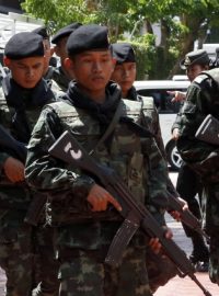 Thajská armáda dohlíží na dodržování stanného práva