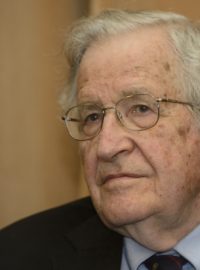 Noam Chomsky v Praze (snímek z 2. června)