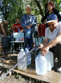 Lidé ve Slavjansku jsou už měsíc bez vody