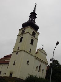 Kostel svatého Václava s věží Václavkou ve Voticích