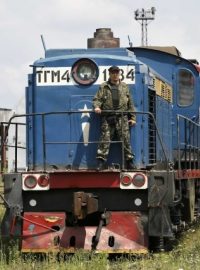 Vlak s ostatky obětí letecké katastrofy dorazil do Charkova