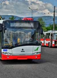 Nový trolejbus v areálu dopravního podniku v Ústí nad Labem