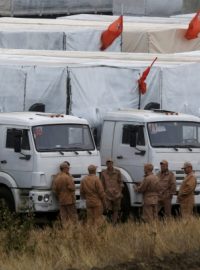 Ruský humanitární konvoj stále čeká před rusko-ukrajinskou hranicí
