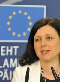 Česká kandidátka do Evropské komise Věra Jourová hovoří na tiskové konferenci po svém slyšení před výbory Evropského parlamentu.