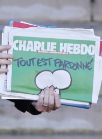 Magazín Charlie Hebdo s karikaturou proroka Mohameda vyšel přesně týden po útoku na redakci
