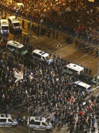 Policie odděluje v Lipsku demonstranty Pegidy od odpůrců tohoto hnutí