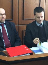 Bývalý poslanec ODS Ivan Fuksa (vlevo) se dál soudí o odškodné za vazbu, pokračuje ale i mimosoudní vyjednávání