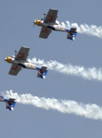 V Indii o sebe křídly zavadila dvě letadla českého akrobatického týmu