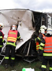 Cvičení hasičů u Stašova - nehoda autobusu