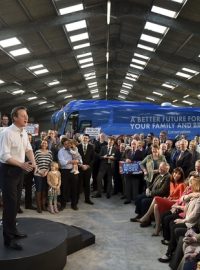 Premiér David Cameron (Konzervativní strana) během volební kampaně