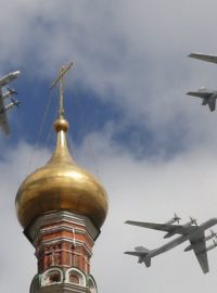 Přípravy na velkolepou sobotní přehlídku ruské armády v Moskvě finišují