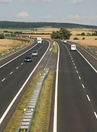 Výstavba dálnice D11 u Hradce Králové se táhne už spoustu let (ilustrační foto)