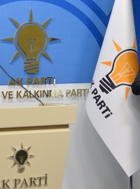 Turecký premiér Ahmet Davutoğlu nedokázal vytvořit koaliční kabinet. Proto vrátí (ilustrační foto)