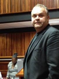 Radovan Krejčíř u jihoafrického soudu (snímek z 2. 12. 2013)