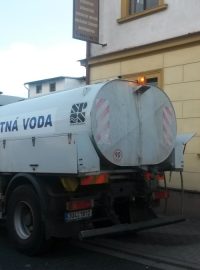V Novém Boru na Českolipsku musí lidé chodit pro vodu k cisternám