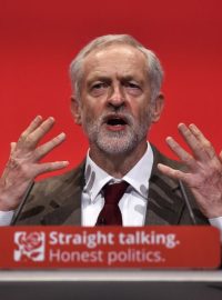 Lídr britské Labouristické strany Jeremy Corbyn na stranické konferenci v Brightonu