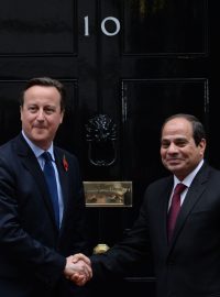 Britský premiér David Cameron (vlevo)  jednal včera v Londýně s egyptským prezidentem Sísím