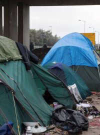 Francouzská vláda chce zrušit utečenecký tábor v Calais. To se migrantům nelíbí (ilustrační foto)