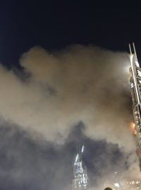Luxusní hotel v Dubaji stále hoří
