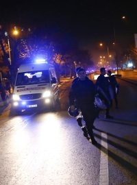 Vozidla záchranářů se sjíždějí na místo exploze v centru Ankary