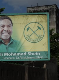 Bilboard propagující staronového prezidenta Zanzibaru Aliho Mohameda Sheina