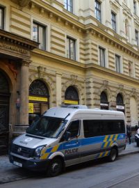 Protikorupční policie zasahuje v sídle SŽDC v pražské Dlážděné ulici