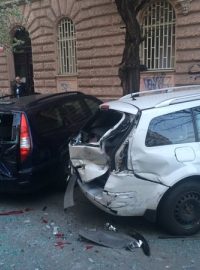 Řidič v Praze naboural asi čtyři desítky aut