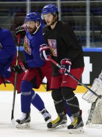 Čeští hokejisté během tréninku na mistrovství světa v Rusku