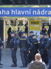 Policisté evakuovali hlavní nádraží v Praze