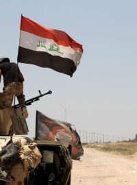 Člen iráckých bezpečnostních sil na předměstí Fallúdži