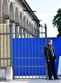 Část Pražského hradu se uzavřela kvůli soukromé oslavě narozenin prezidentova poradce