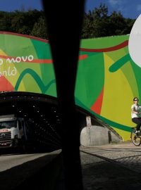 Obří reklama na olympijské hry v Riu na tunelu, který spojuje čtvrti Botafogo a Copacabana