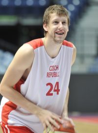 Basketbalista Jan Veselý při tréninku v Srbsku