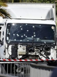 Kamion, kterým útočník najel do slavících lidí v Nice