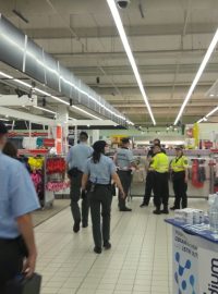 Policie šetří vraždu v obchodě na pražském Andělu, žena ubodala druhou