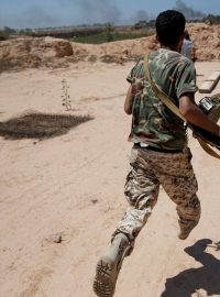 S leteckými útoky na radikály v Syrtě začaly Spojené státy na žádost Libye