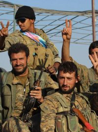 Kurdští bojovníci z Lidových obranných jednotek (YPG) v Sýrii