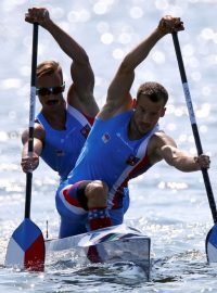 Čeští deblkanoisté Jaroslav Radoň (vpředu) a Filip Dvořák obsadili ve finále na 1000 metrů sedmé místo