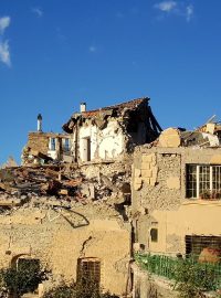 Historická obec Amatrice po ničivém zemětřesení, které udeřilo ve střední Itálii