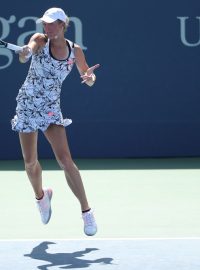 Denisa Allertová v utkání proti Aně Ivanovičové na americkém US Open