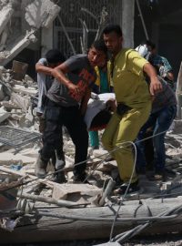 Syřané zažívající roky na vlastní kůži válečná zvěrstva jsou z hlediska geopolitických zájmů irelevantní