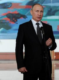 Vladimir Putin při návštěvě Biškeku, kde se účastní summitu Společenství nezávislých států