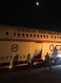 Letecký speciál Tu 154, který přivezl z Nagana vítěznou hokejovou výpravu, převáží do leteckého muzea v Kunovicích