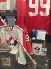 Legendární hokejka z 13. září 1987, kdy Kanada porazila Sovětský svaz ve finále Kanadského poháru 6:5