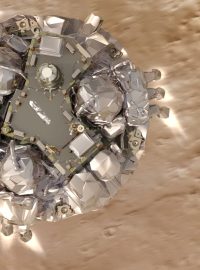 Výtvarné ztvárnění modulu Schiaparelli blížícího se k povrchu Marsu
