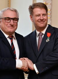 Tomáš Prouza (ČSSD) převzal od francouzského velvyslance Řád čestné legie