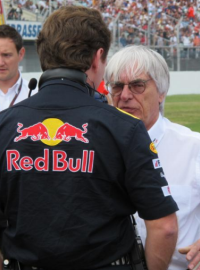 Bernie Ecclestone v rozhovoru se šéfem týmu Red Bull Christianem Hornerem