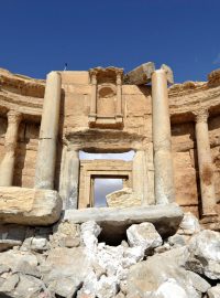 Poškozený římský amfiteátr v Palmýře