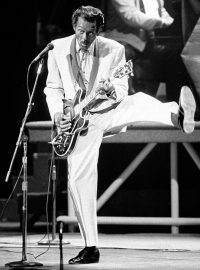 Americký zpěvák a kytarista Chuck Berry v říjnu 1986